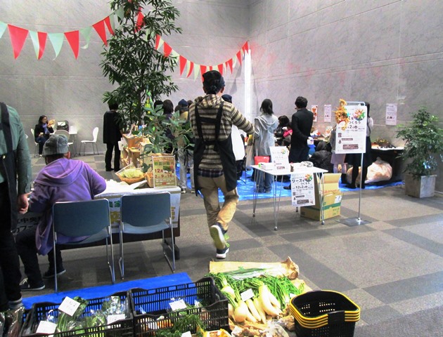 A野菜販売とリース会場.jpg